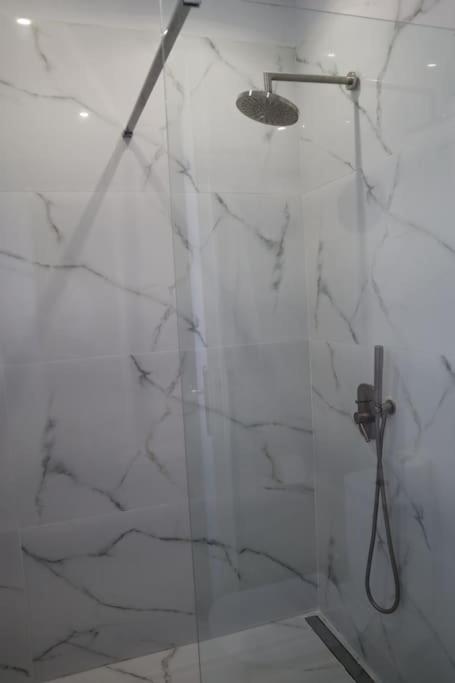 Central, Spacious 5 Min Walk To Acropolis * Athènes